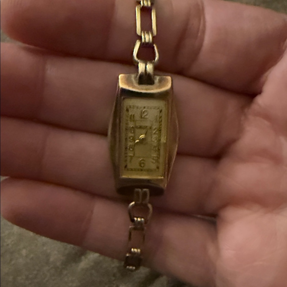 Gold-Tone Women’s Vintage 1920s Bracelet Watch - Elegant Gold Design - Picture 2 of 8